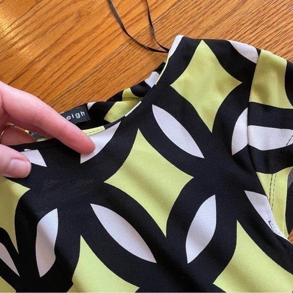 MADISON LEIGH Black White Green Geometric Print Short Cap Sleeve Sheath Dress 12 - Picture 13 of 14